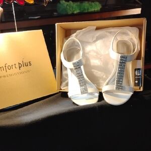 Comfort Plus by Predictions White Heels